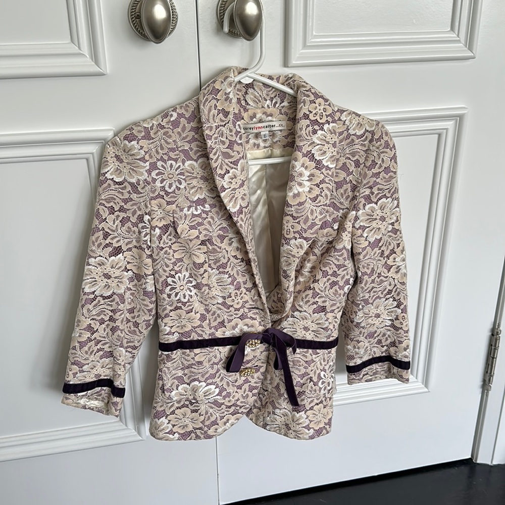 Corelynncalter size 6 lace jacket .. 100 💯 rayon